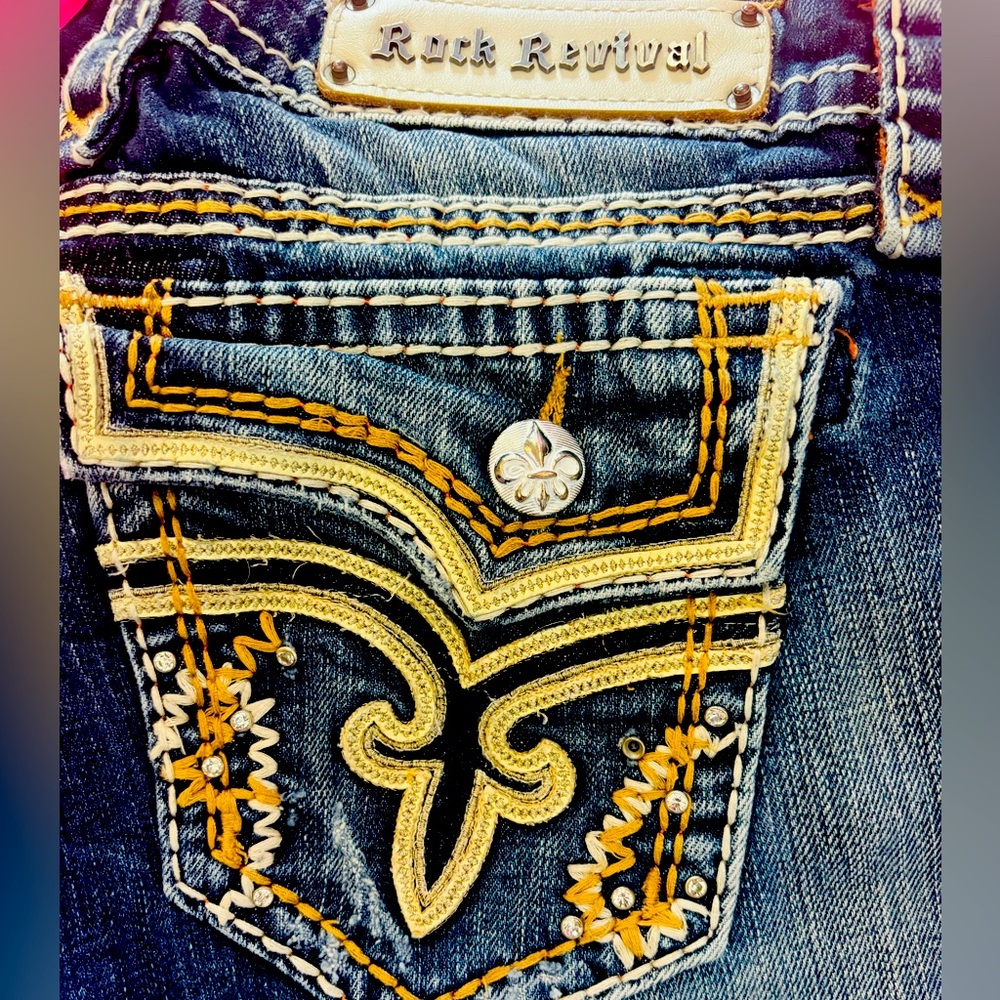 ROCK REVIVAL CAPRIS🌺